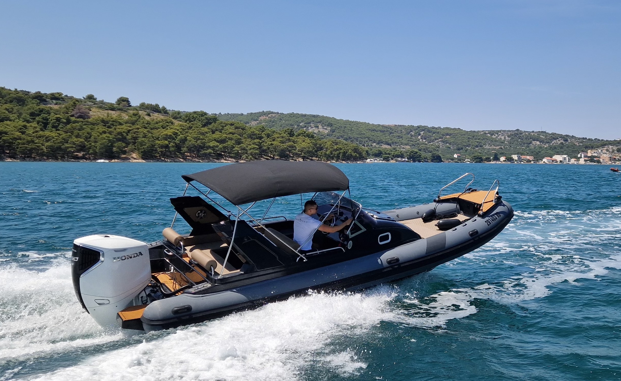 Aquamax 27 Offshore 2025 boat rental Tisno Murter Jezera – stable luxury motorboat Adriatic
